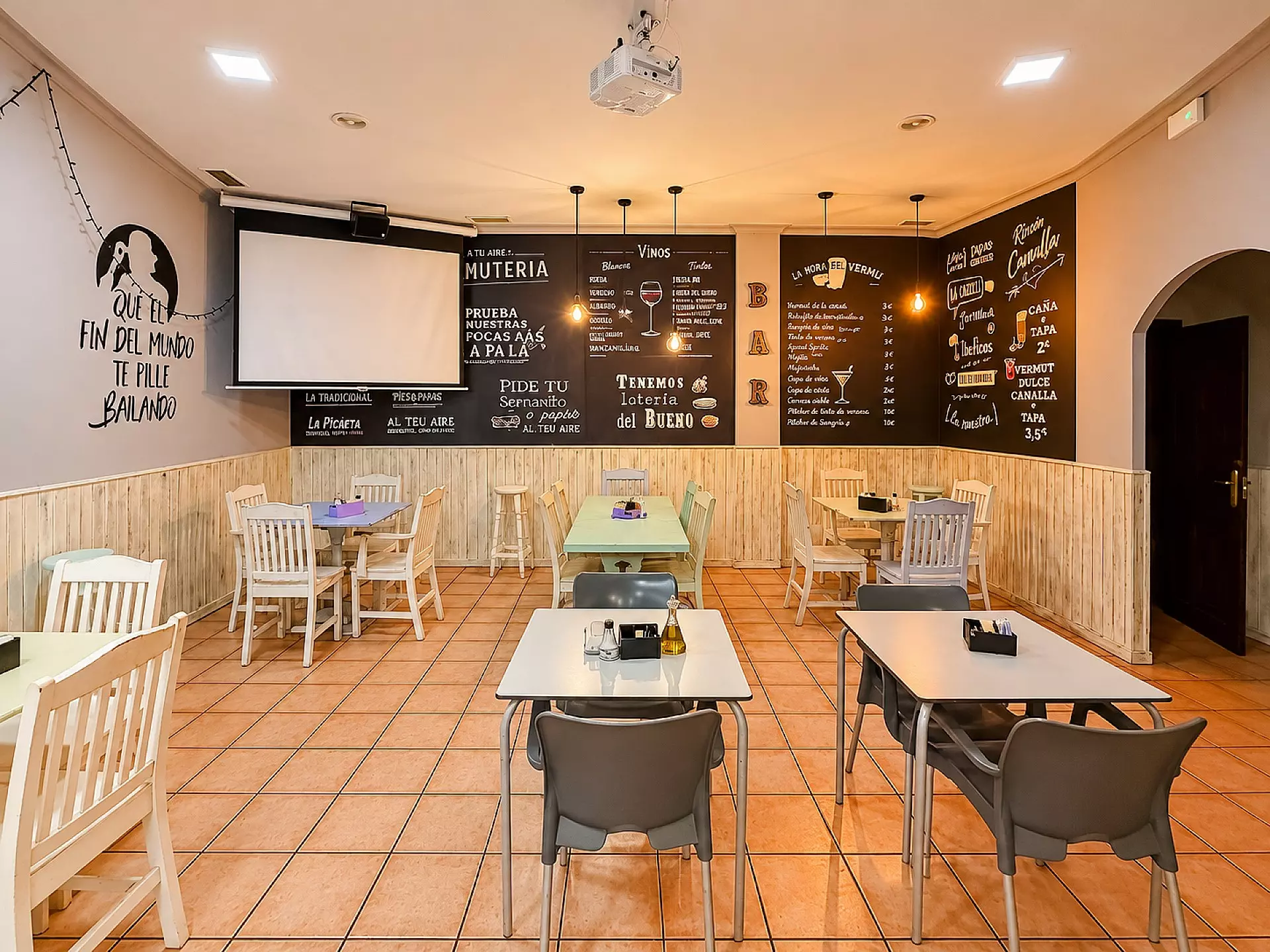 Commercial In Petrer, Spain (144 M²)