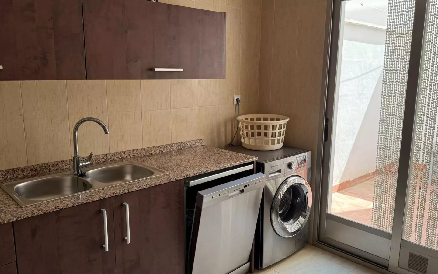 3-bedroom Apartment In Pinoso, Spain (190 M²)