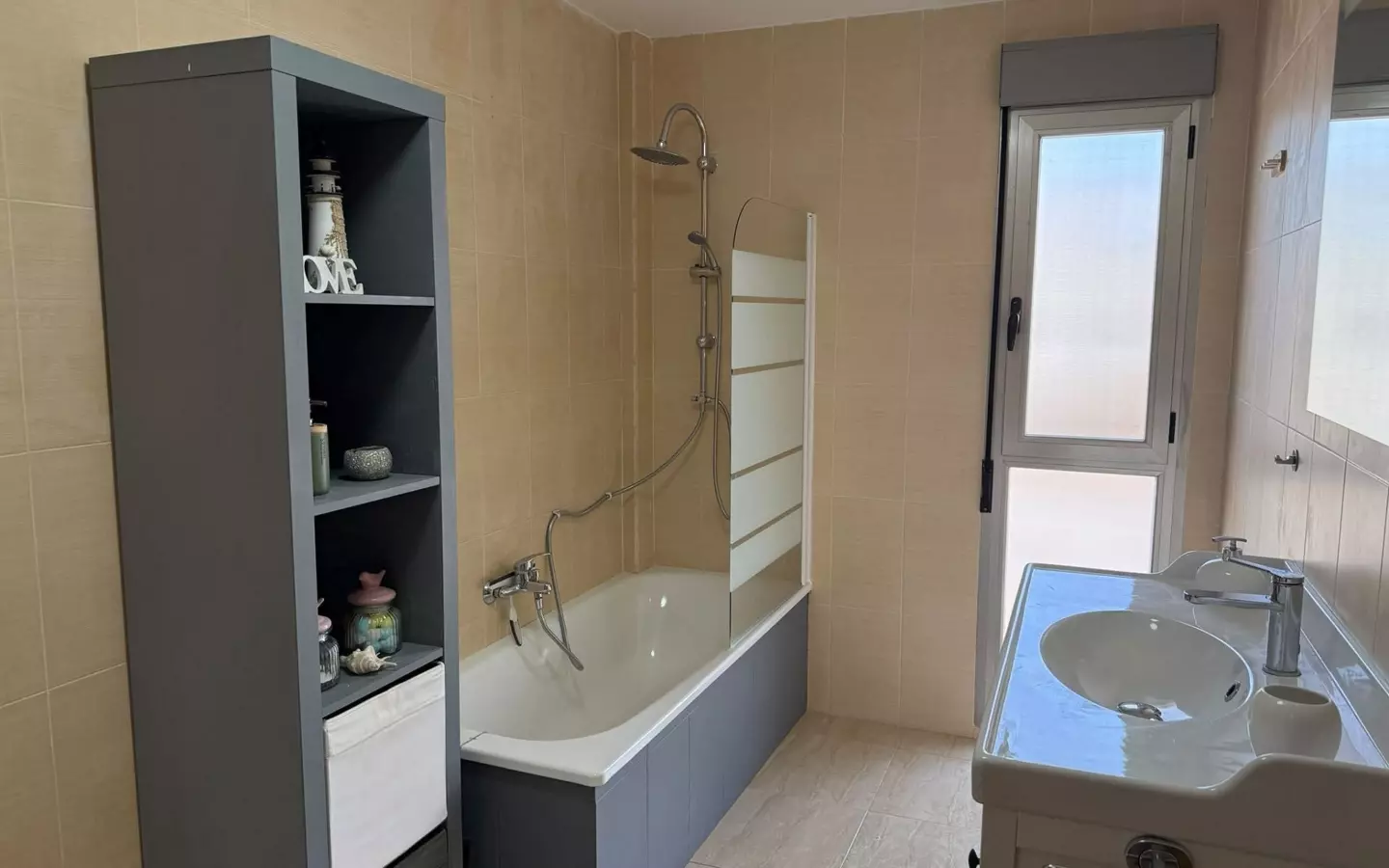 3-bedroom Apartment In Pinoso, Spain (190 M²)