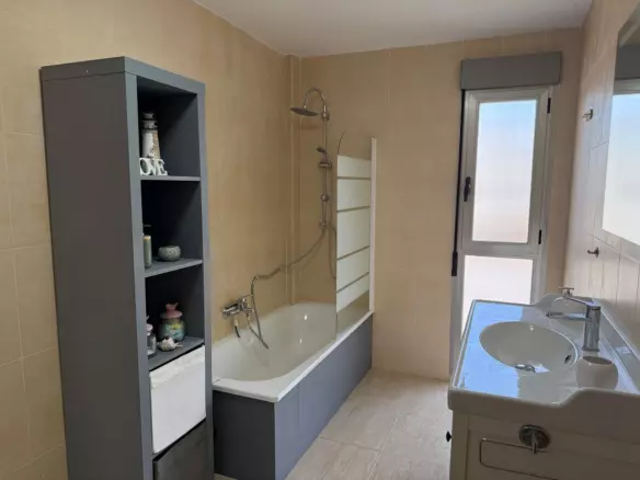3-bedroom Apartment In Pinoso, Spain (190 M²)