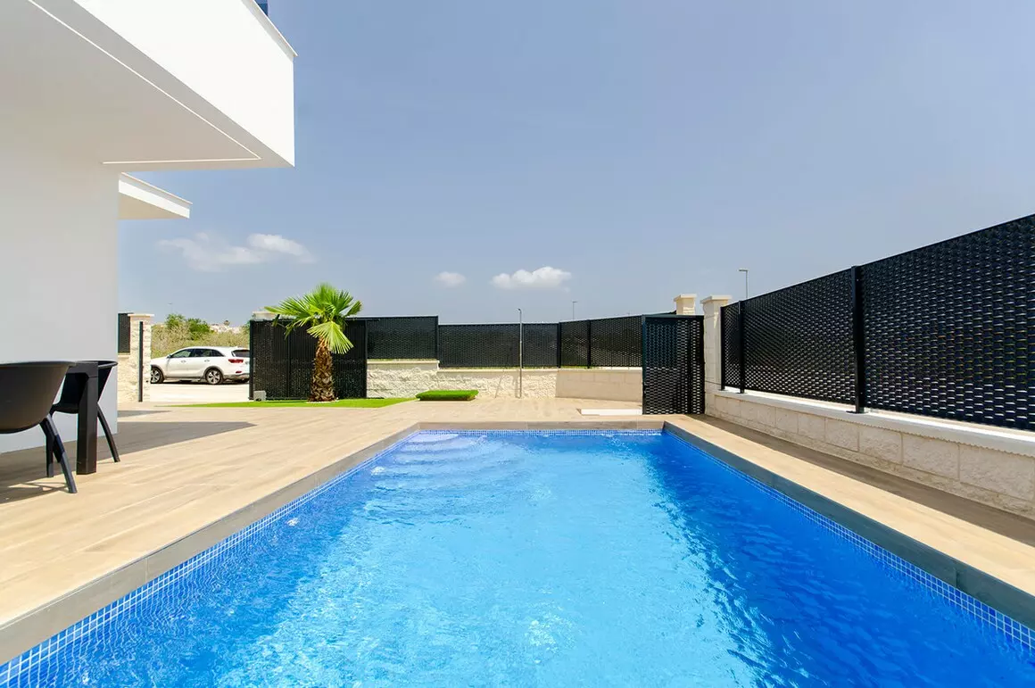 3-bedroom Villa In Orihuela, Spain (100 M²)