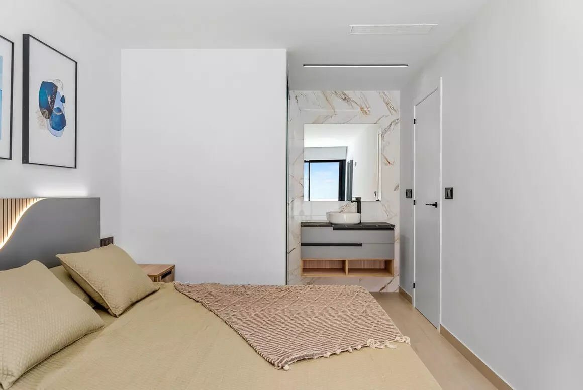 3-bedroom Apartment In Guardamar Del Segura, Spain (82 M²)