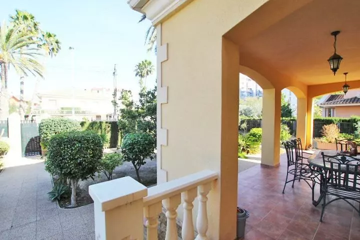 4-bedroom Villa In Elche, Spain (424 M²)