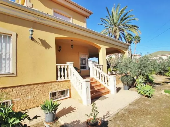 4-bedroom Villa In Elche, Spain (424 M²)
