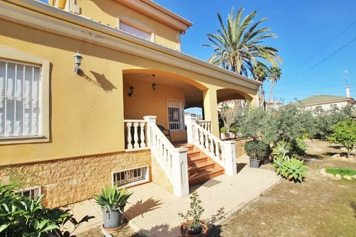 4-bedroom Villa In Elche, Spain (424 M²)