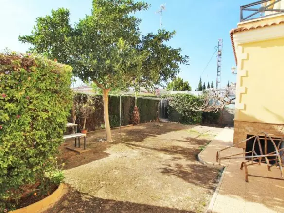 4-bedroom Villa In Elche, Spain (424 M²)