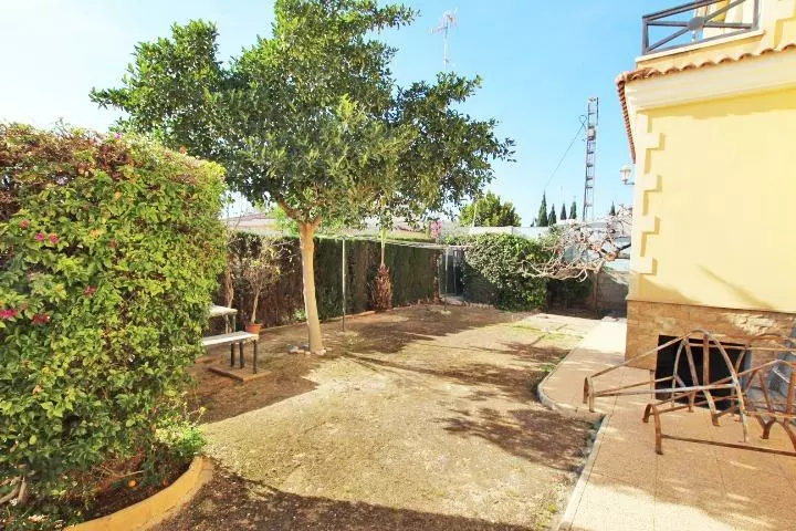 4-bedroom Villa In Elche, Spain (424 M²)
