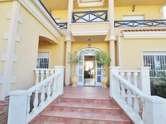 4-bedroom Villa In Elche, Spain (424 M²)