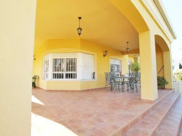 4-bedroom Villa In Elche, Spain (424 M²)