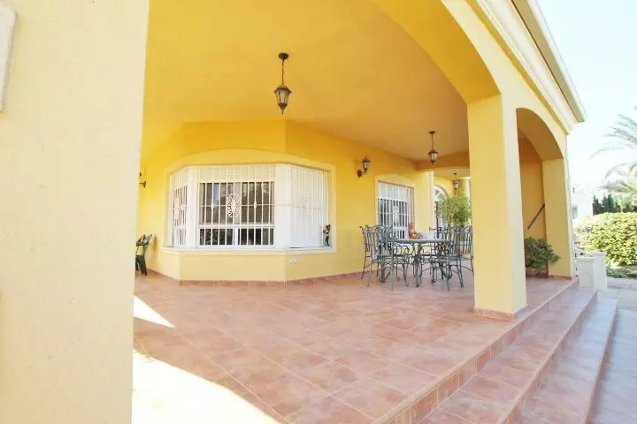 4-bedroom Villa In Elche, Spain (424 M²)