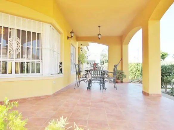 4-bedroom Villa In Elche, Spain (424 M²)