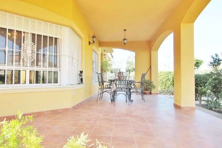 4-bedroom Villa In Elche, Spain (424 M²)