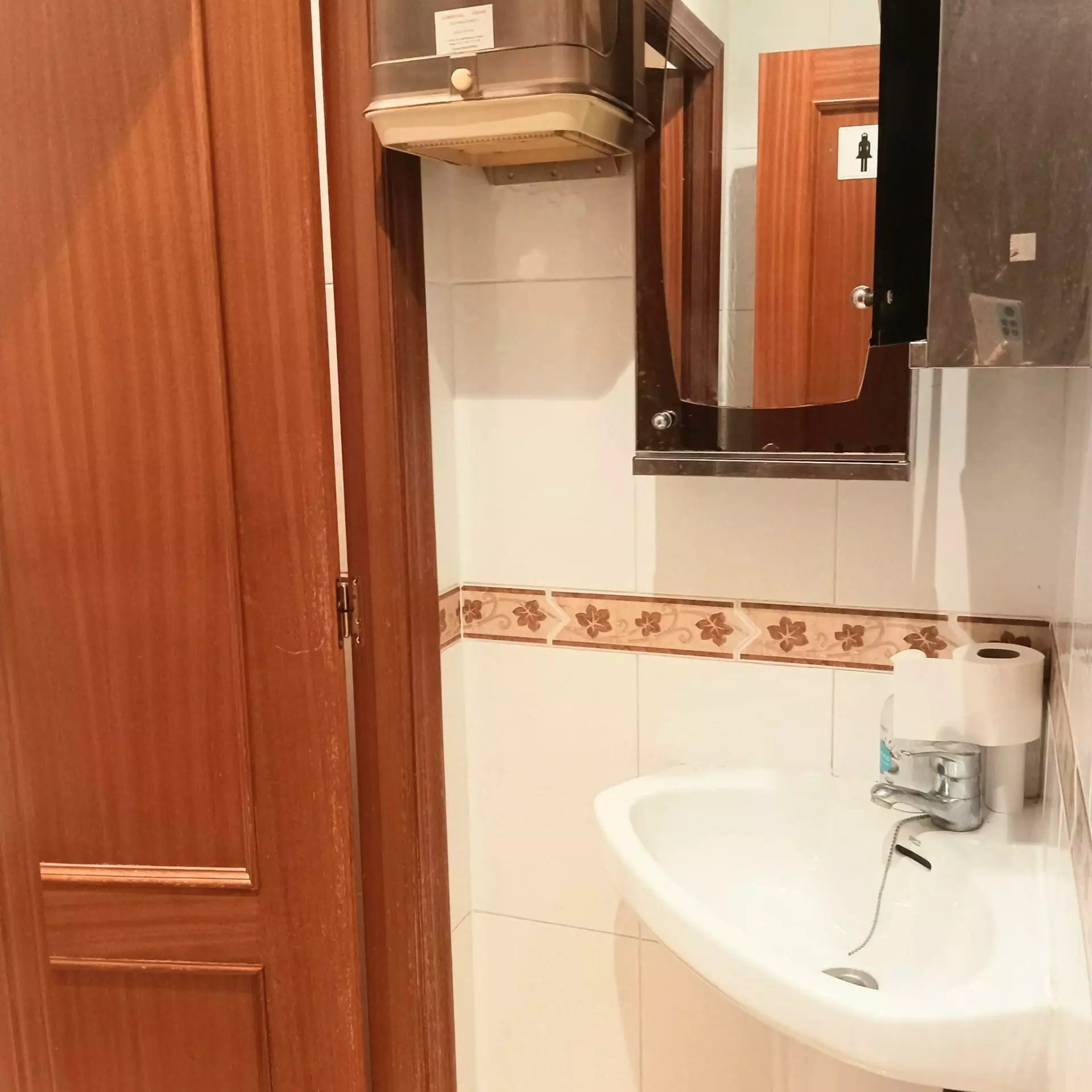 8-bedroom Commercial Unit In Benidorm, Spain (300 M²)
