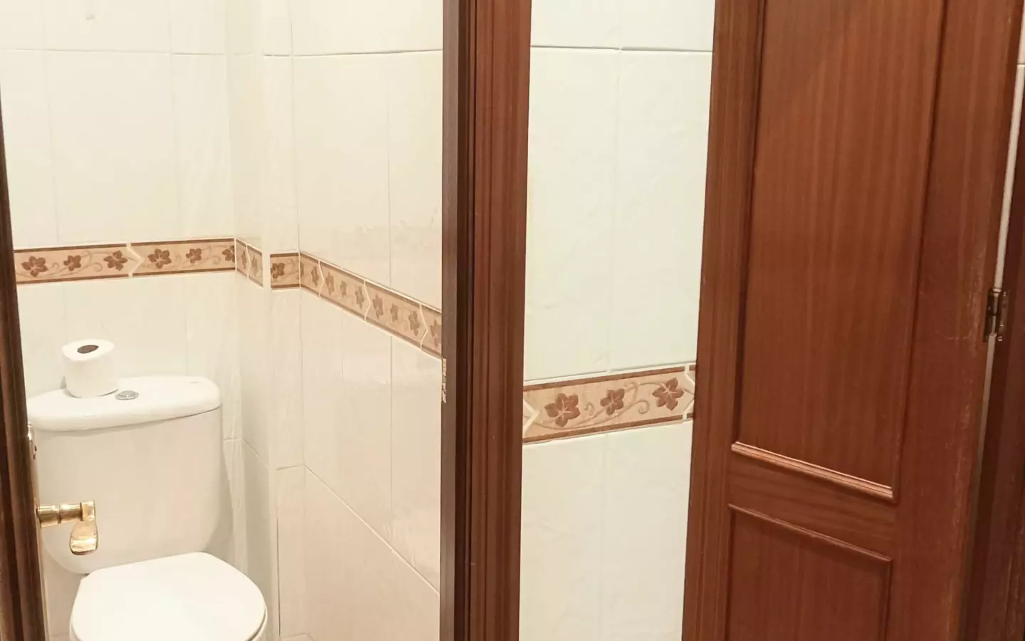 8-bedroom Commercial Unit In Benidorm, Spain (300 M²)