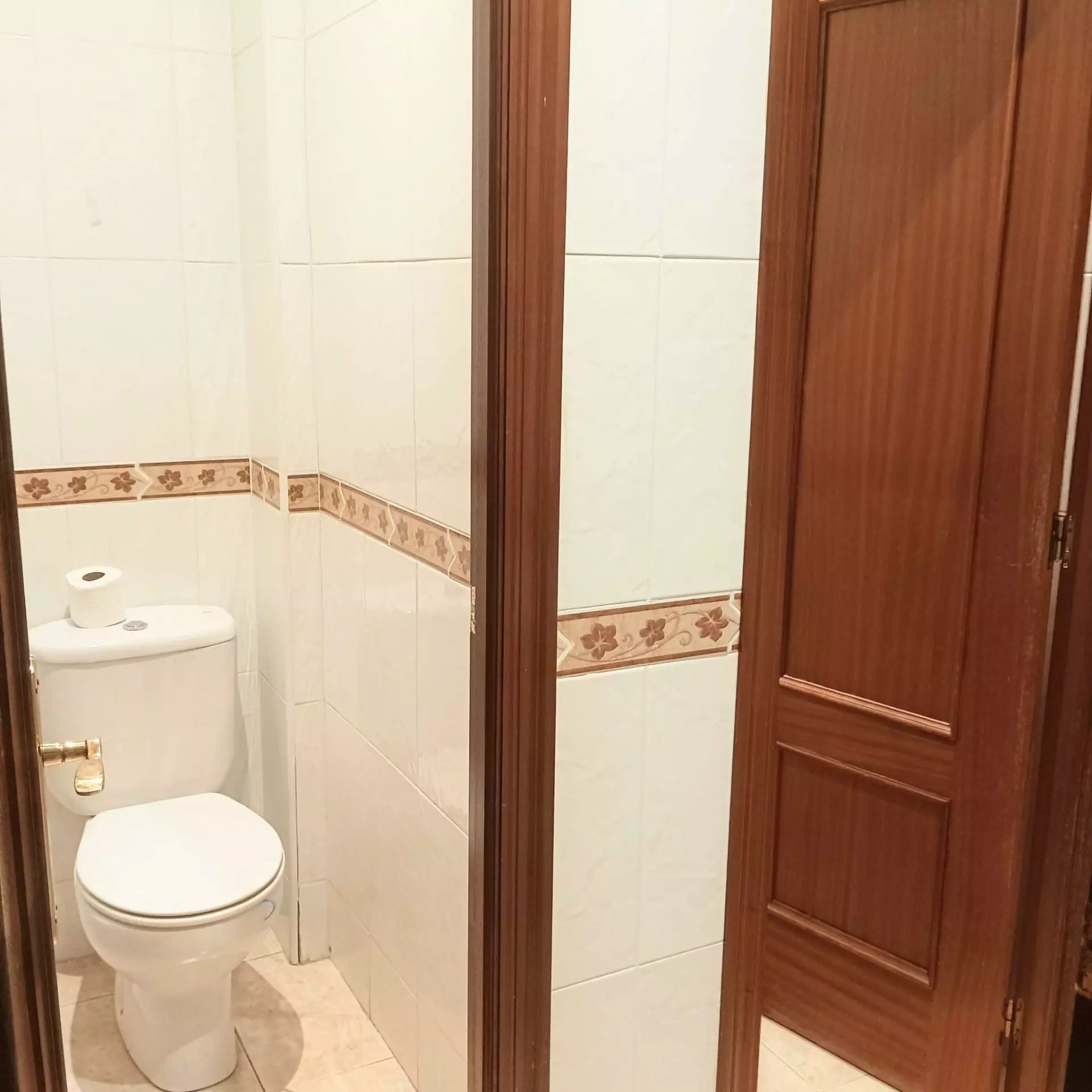 8-bedroom Commercial Unit In Benidorm, Spain (300 M²)