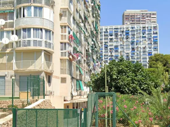 8-bedroom Commercial Unit In Benidorm, Spain (300 M²)