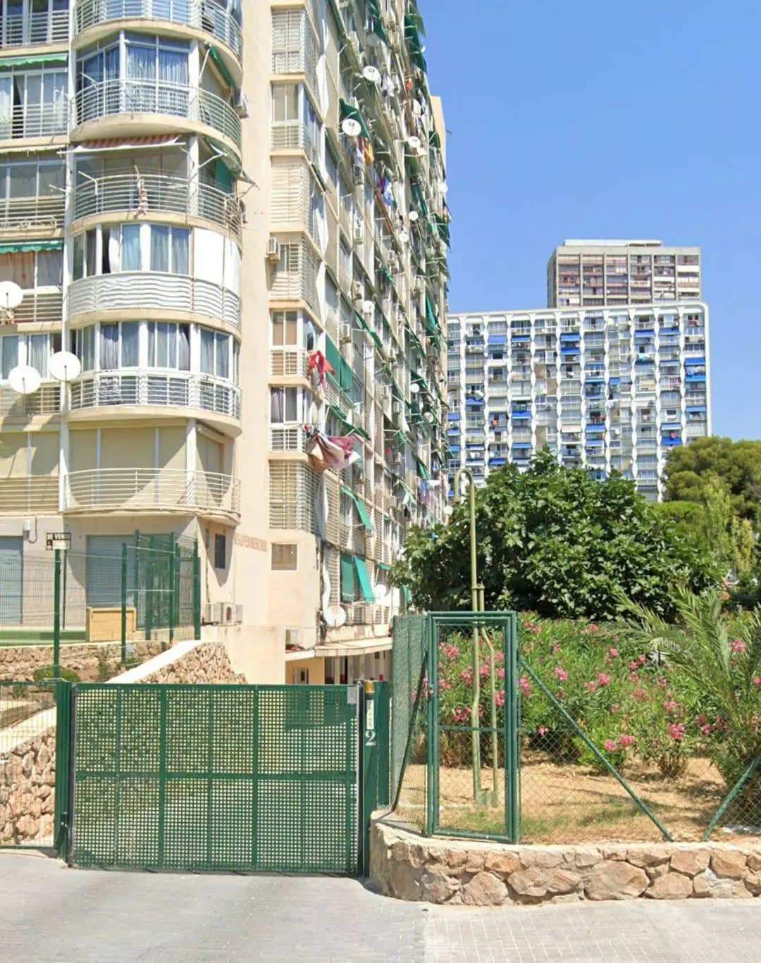 8-bedroom Commercial Unit In Benidorm, Spain (300 M²)