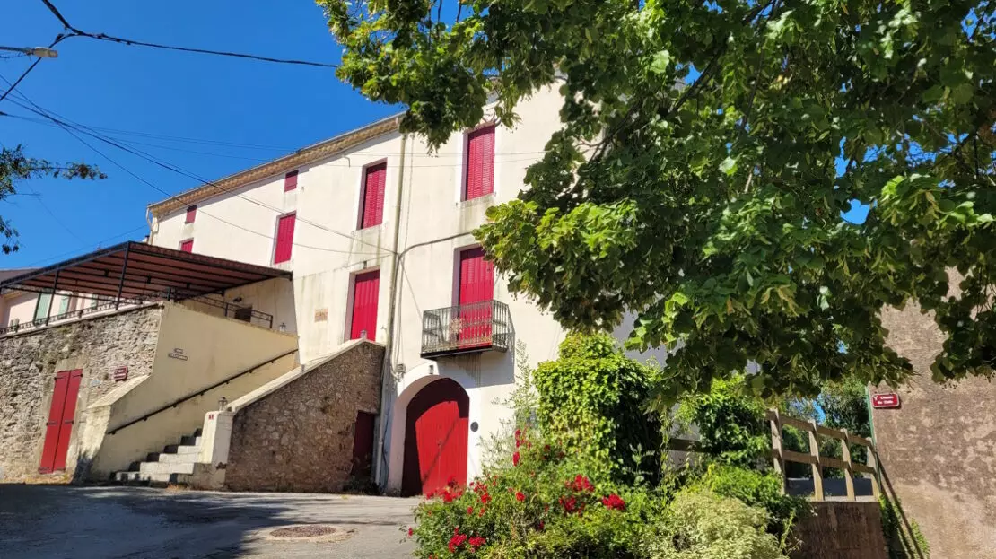 7-bedroom House In Faugeres, France (250 M²)