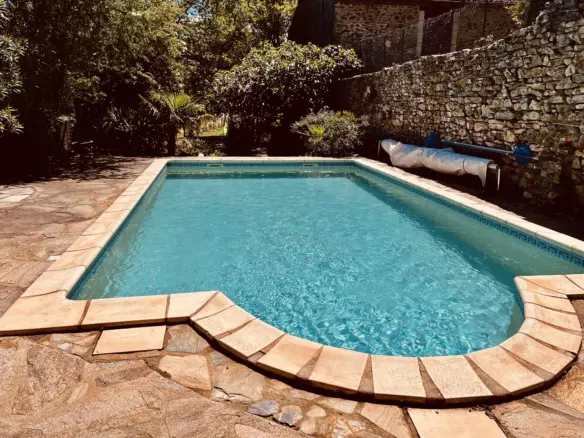 7-bedroom House In Faugeres, France (250 M²)