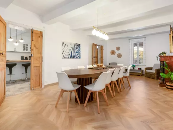 7-bedroom House In Faugeres, France (250 M²)
