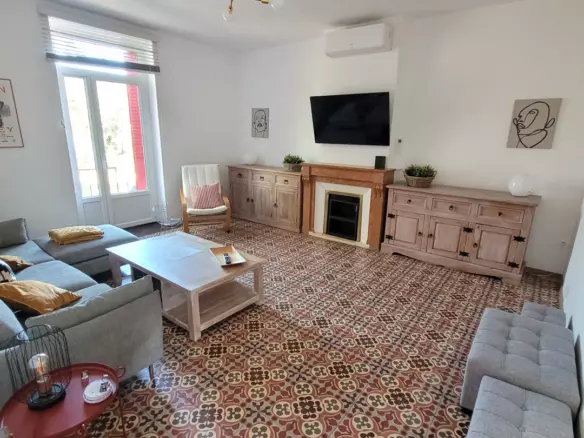 7-bedroom House In Faugeres, France (250 M²)