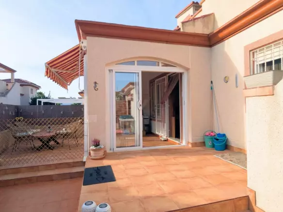 2-bedroom Quad House In San Fulgencio, Spain (55 M²)