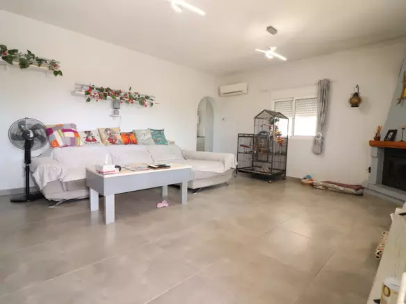 3-bedroom Country House In Orihuela, Spain (138 M²)