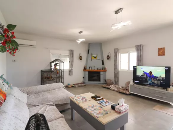 3-bedroom Country House In Orihuela, Spain (138 M²)