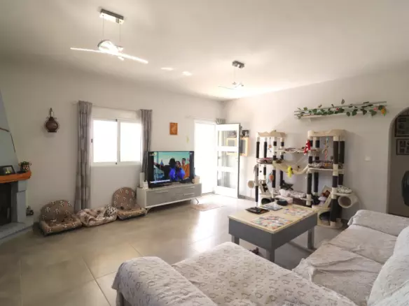 3-bedroom Country House In Orihuela, Spain (138 M²)