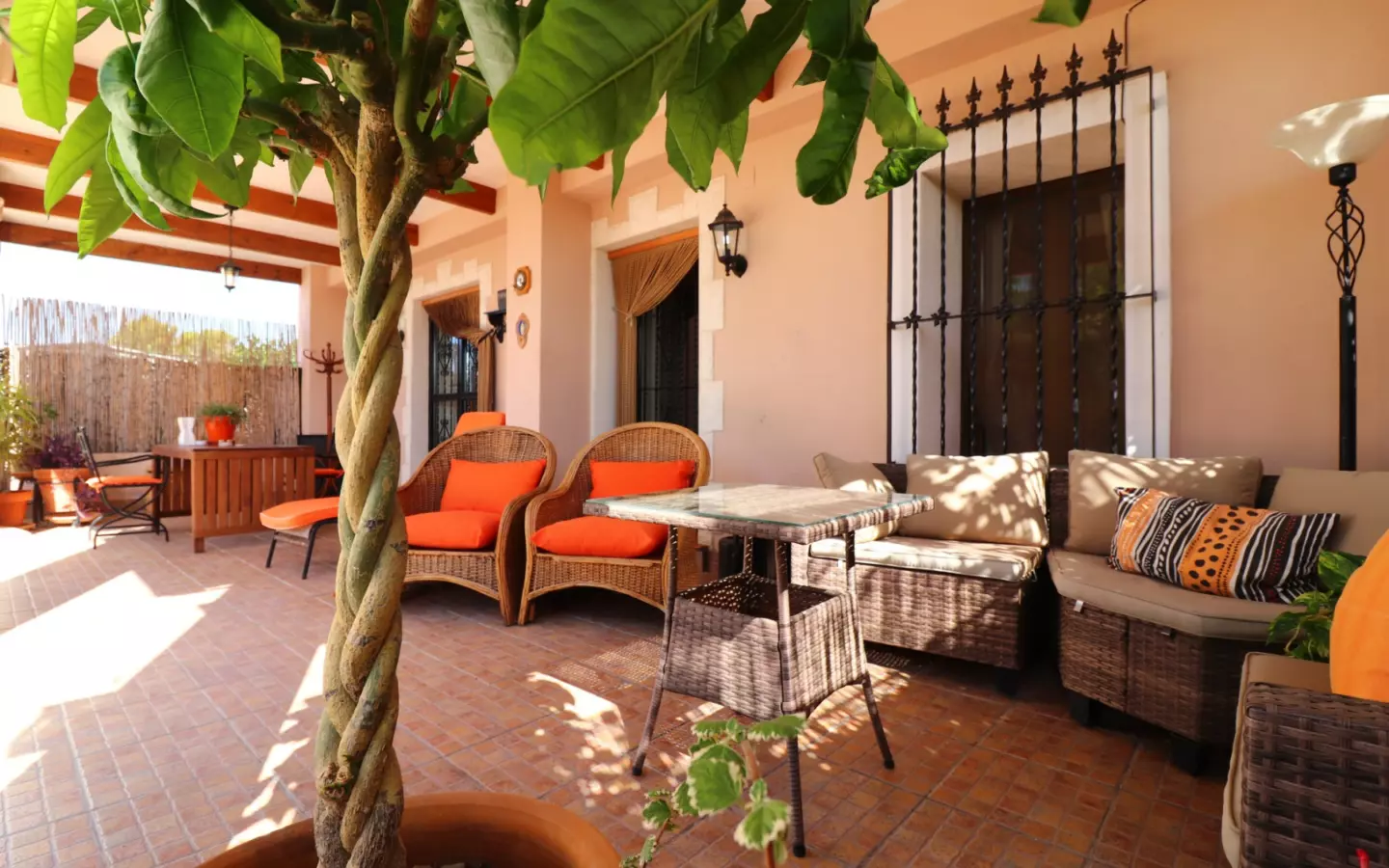 4-bedroom Country House In Albatera, Spain (231 M²)