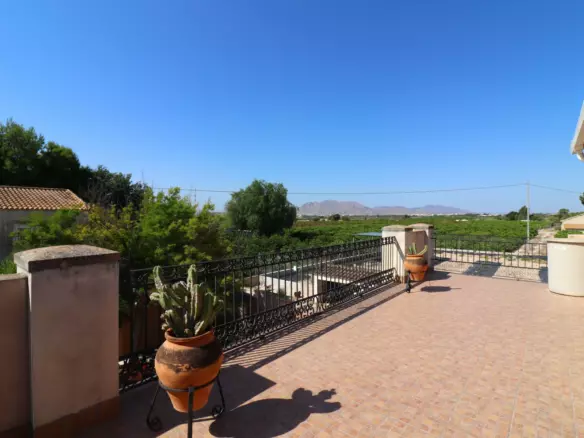 4-bedroom Country House In Albatera, Spain (231 M²)