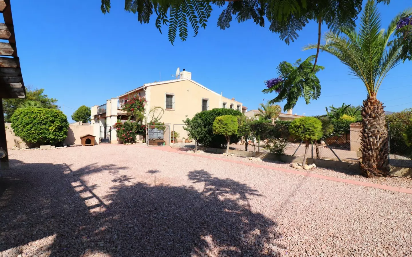 4-bedroom Country House In Albatera, Spain (231 M²)