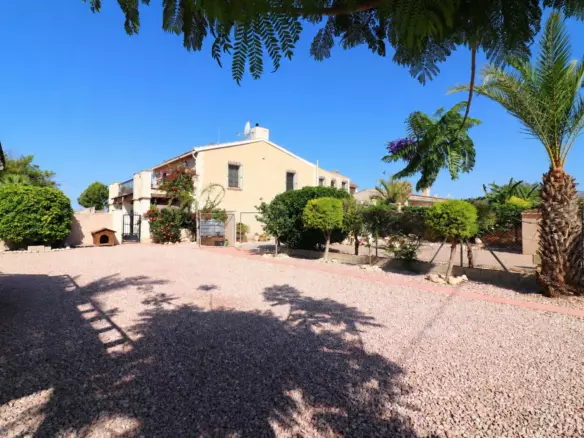 4-bedroom Country House In Albatera, Spain (231 M²)