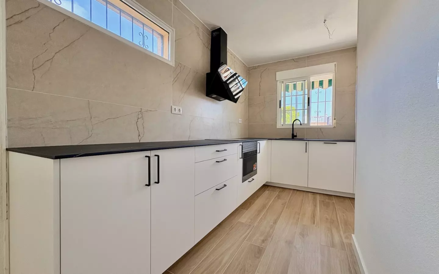 4-bedroom House In Torrevieja, Spain (127 M²)