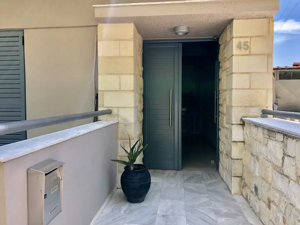 2-bedroom Flat In Agia Varvara, Greece (111 M²)