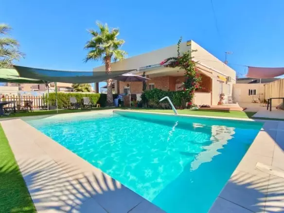 3-bedroom Villa In Torrevieja, Spain (140 M²)