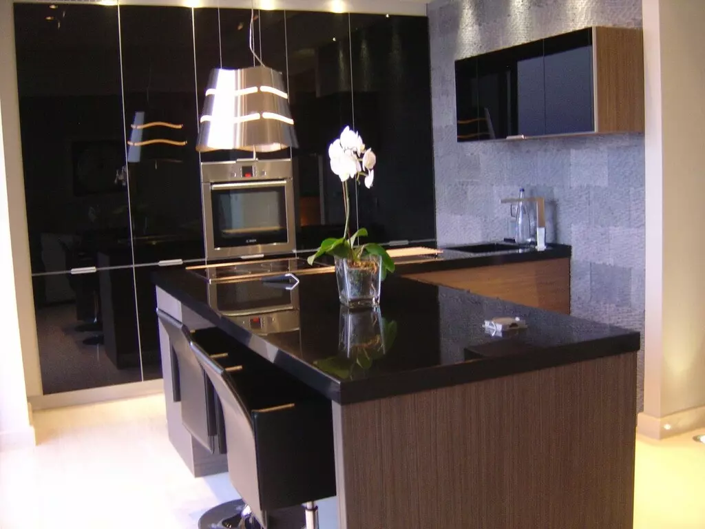 2-bedroom Flat In Agia Varvara, Greece (111 M²)