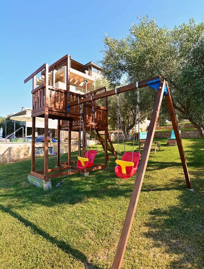 8-bedroom Villa In Anthidonos, Greece (390 M²)