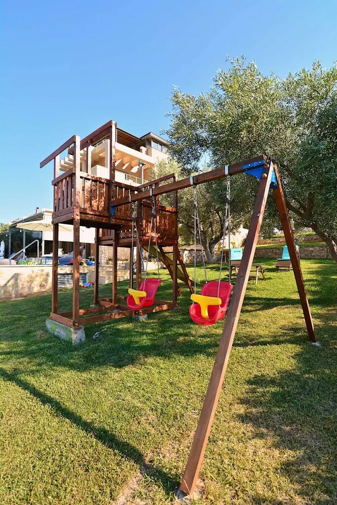 8-bedroom Villa In Anthidonos, Greece (390 M²)
