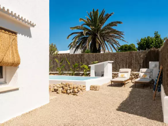 Renovated 4-bedroom Villa With Private Pool And Parking In S’algar, Menorca
