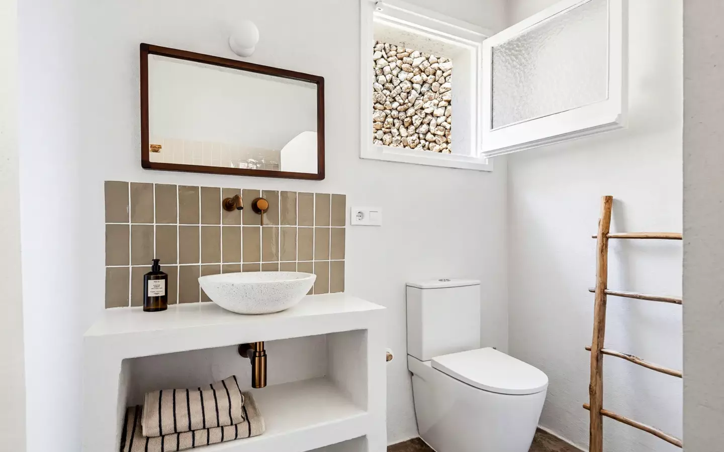Renovated 4-bedroom Villa With Private Pool And Parking In S’algar, Menorca
