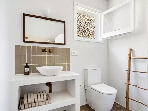 Renovated 4-bedroom Villa With Private Pool And Parking In S’algar, Menorca