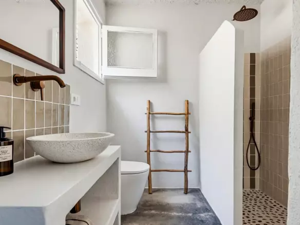 Renovated 4-bedroom Villa With Private Pool And Parking In S’algar, Menorca