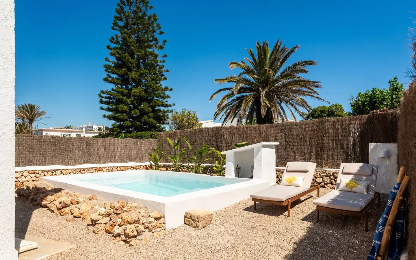 Renovated 4-bedroom Villa With Private Pool And Parking In S’algar, Menorca