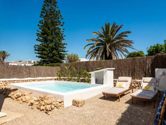 Renovated 4-bedroom Villa With Private Pool And Parking In S’algar, Menorca