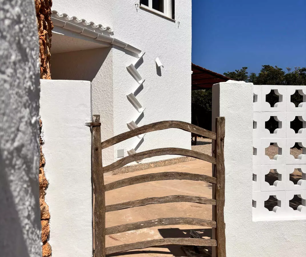 Renovated 4-bedroom Villa With Private Pool And Parking In S’algar, Menorca