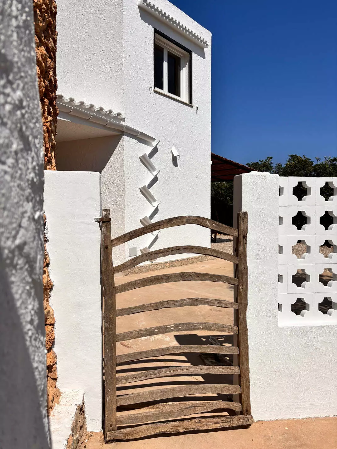 Renovated 4-bedroom Villa With Private Pool And Parking In S’algar, Menorca