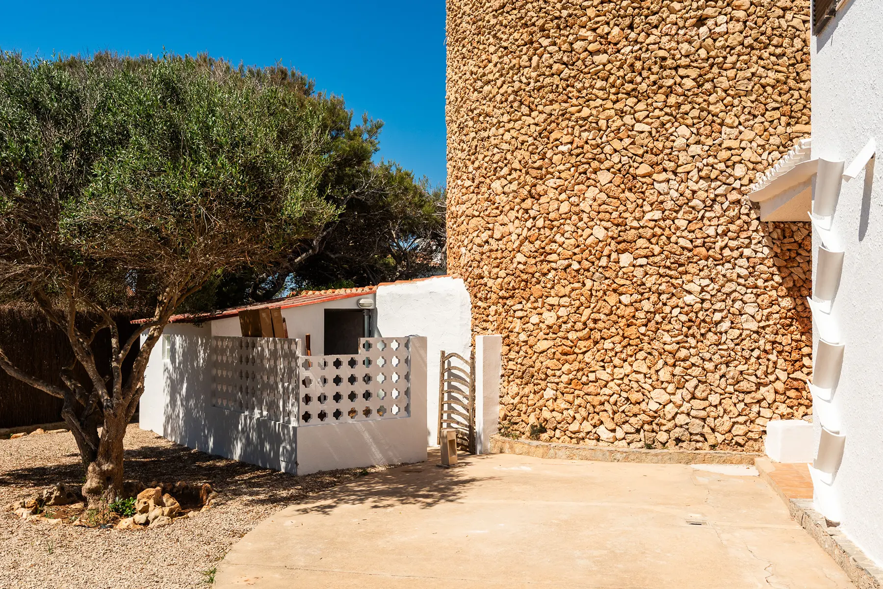 Renovated 4-bedroom Villa With Private Pool And Parking In S’algar, Menorca