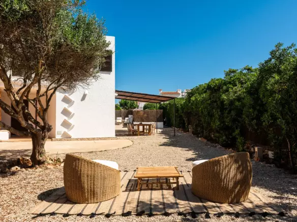 Renovated 4-bedroom Villa With Private Pool And Parking In S’algar, Menorca