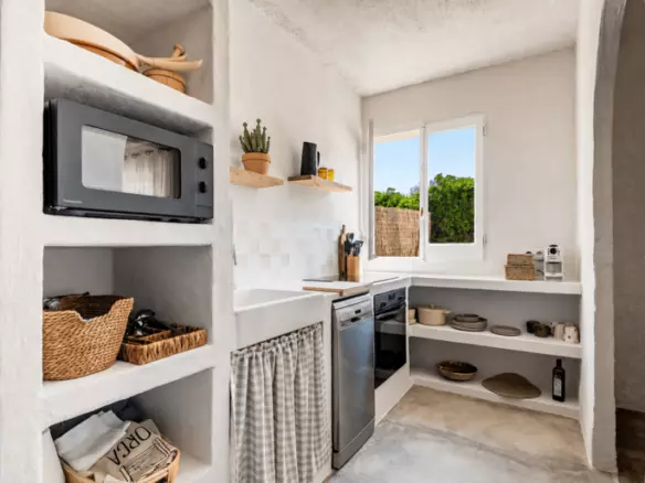 Renovated 4-bedroom Villa With Private Pool And Parking In S’algar, Menorca